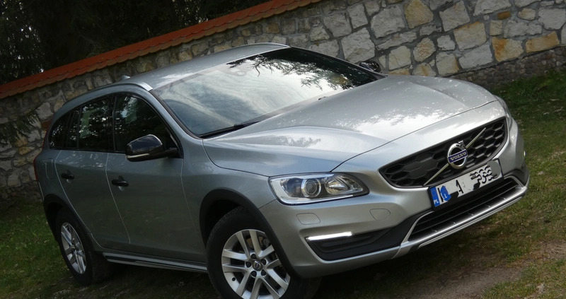 Volvo V60 Cross Country cena 58400 przebieg: 228000, rok produkcji 2017 z Giżycko małe 121